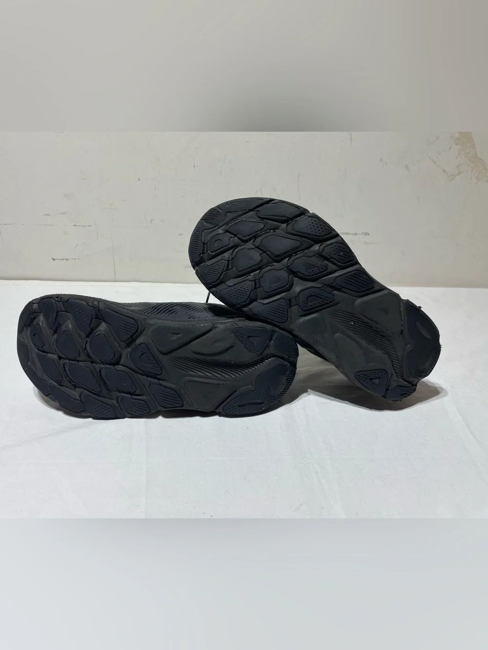 HOKA Clifton 9 Running Shoes Mens 9.5 2E Wide Triple Black 1132210 BBLC